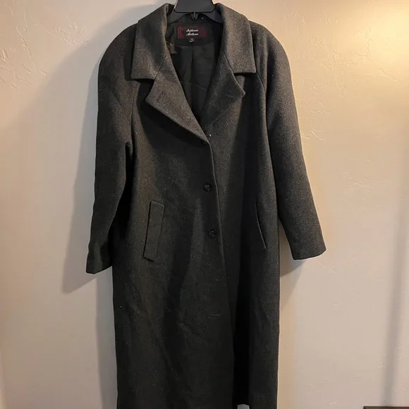 Stephanie Matthew’s Wool Longline Coat - Picture 10 of 12